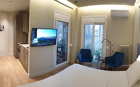 Renovated Studio With Roof Garden Access, 15 M Walk To Acropolis